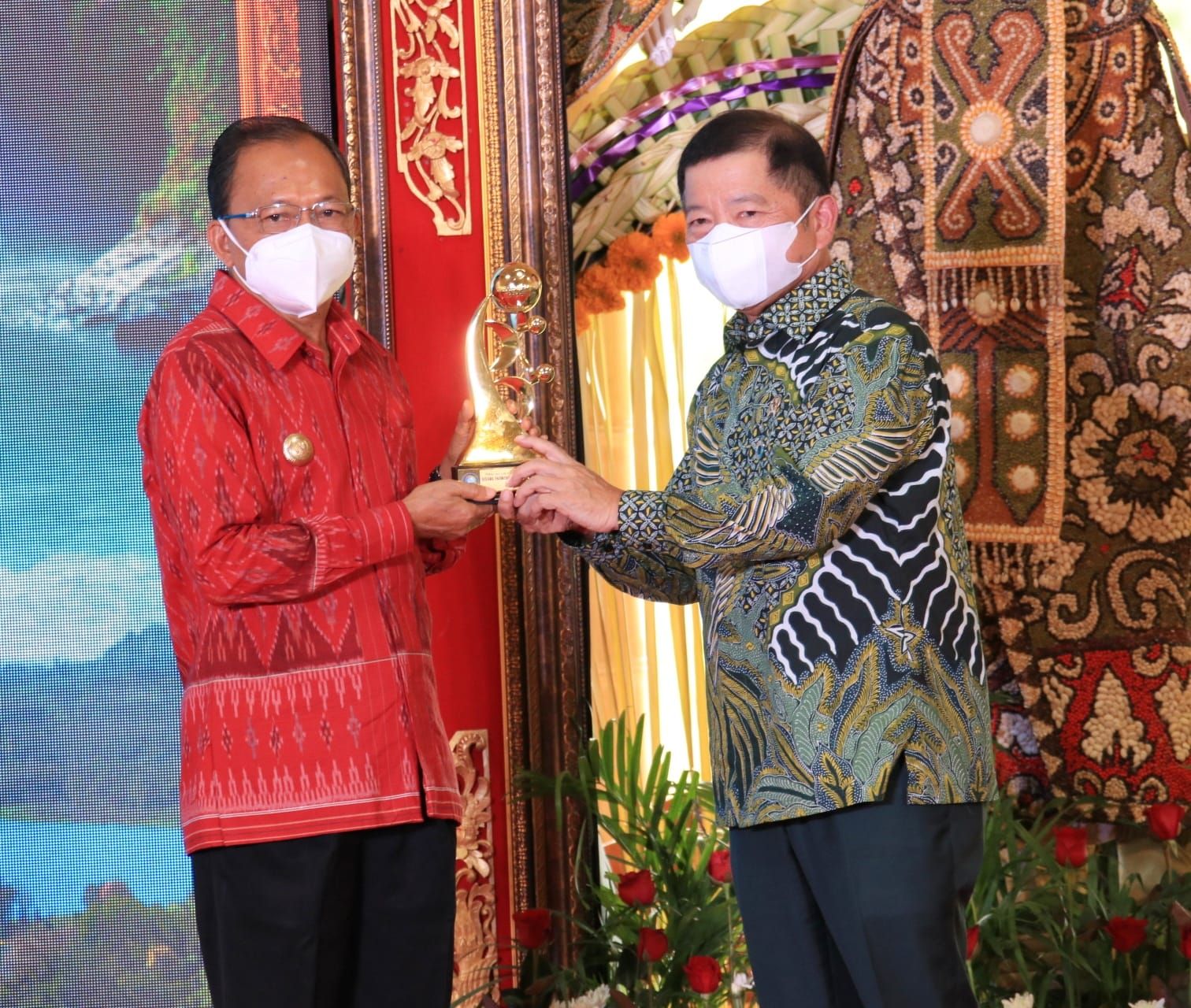 podiumnews.com-Gubernur Bali Raih Penghargaan Khusus Pembangunan Daerah dari Bappenas